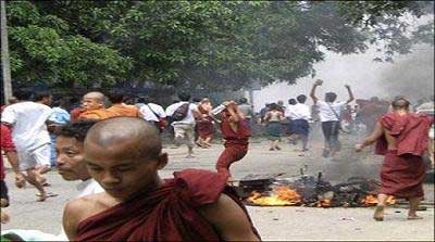 زعماء ميانمار...يقتلون المسلمين بوحشية ويحاضرون في الأمم المتحدة عن الحرية والسلام؟!