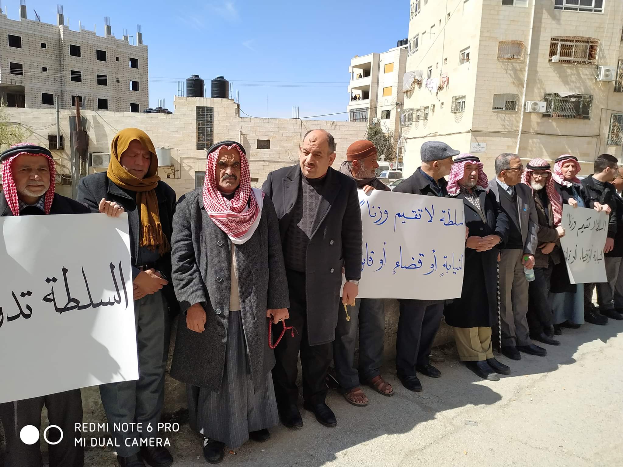 شاهد: وقفة احتجاجية أمام محكمة الخليل للمطالبة بالإفراج عن الدكتور إبراهيم التميمي