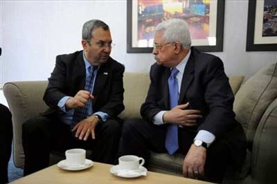 عباس يمهد لتصفية قضية اللاجئين باعتباره حق العودة حقا شخصيا