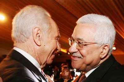 عباس يؤكد سياسته التنازلية...اعتراف بكيان يهود والتزام بحل الدولتين!!