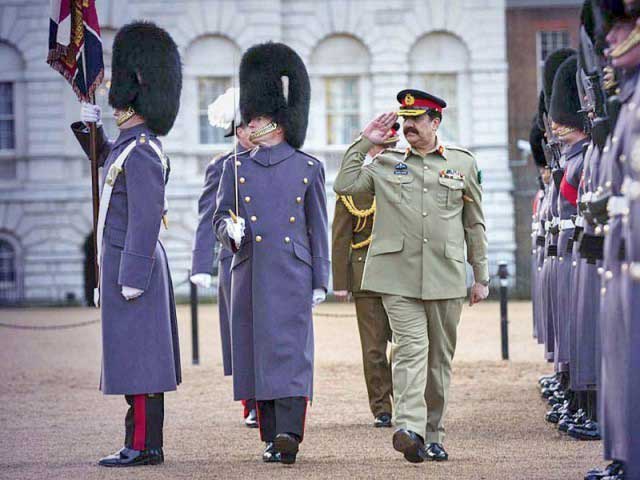 قائد جيش باكستان يطالب الحكومة البريطانية بالتصدي لحزب التحرير