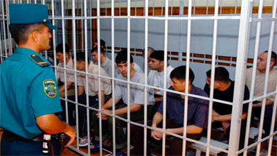 الحكومة القرغيزية المسعورة على دعوة الخلافة وحملتها تعتقل اثني عشر عضوا من حزب التحرير