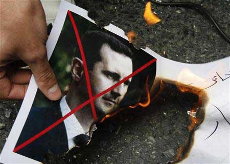 نظام الأسد الإجرامي كان ولا زال برعاية أمريكية، وزواله سيكون على أيدي أهل الشام بإذن الله