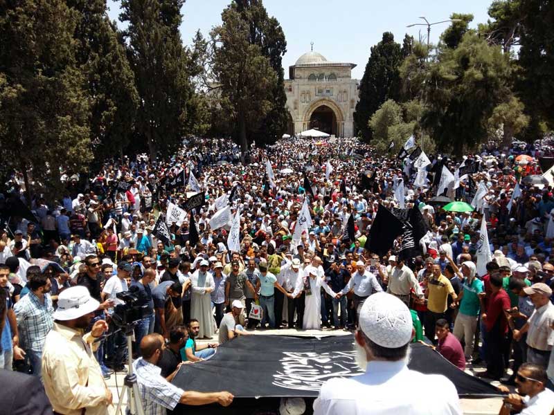  احتشاد ضخم لحزب التحرير في المسجد الأقصى عقب صلاة الجمعة الأخيرة في رمضان 1437هـ