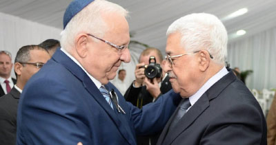 تعليق صحفي : رئيس السلطة عباس يتعامل مع قادة الاحتلال تعامل الأحبة والأخوة