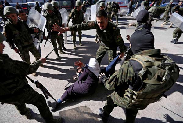 استمرار احتجاز السلطة لشباب حزب التحرير، لموقفهم الرافض لاتفاقية سيداو، جريمة فوق جريمة!