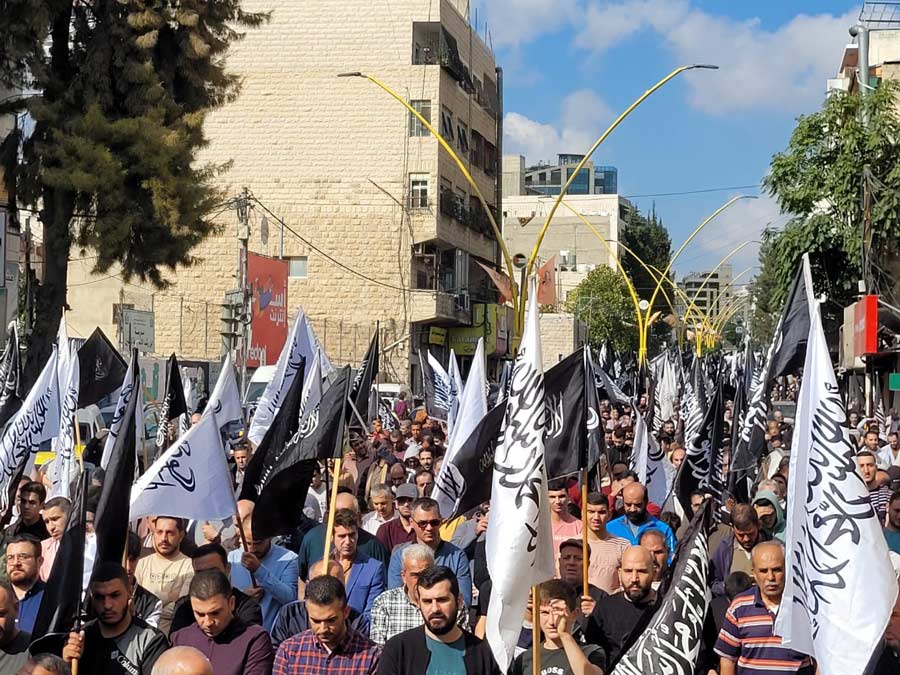 شاهد: من الخليل الآلاف يطالبون بتحريك الجيوش نصرة لغـزة