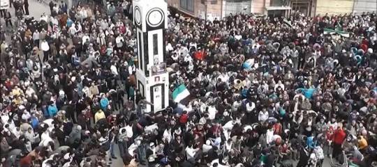 تبرأ من أشرف ثورة عرفها الربيع العربي وتبرأت منه