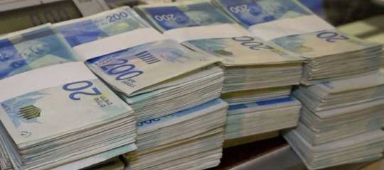 مقال: عجز مزمن، وديون لا تبدو لسدادها آفاق